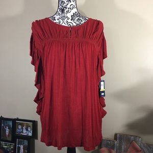 💕 $10 in bundle - red flowy top NWT